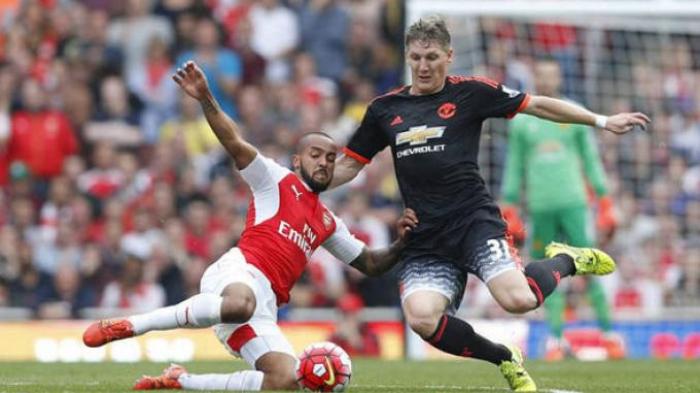 Belum Fit, Bastian Schweinsteiger Diragukan Main Lawan Liverpool