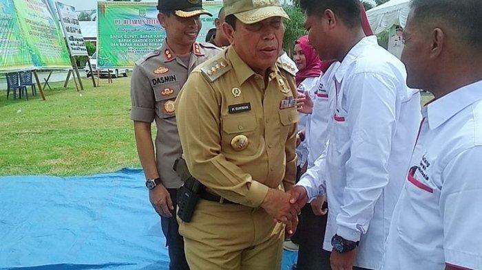 Bawa Pistol Saat Hadiri Acara, Bupati Sukiman : Buat Gaya-gayaan