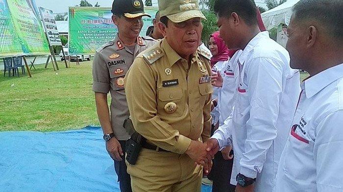 Bupati Rokan Hulu Bawa Airsoft Gun Saat Hadiri Acara, Beredar di Grup WA hingga Akui untuk Gaya-gaya