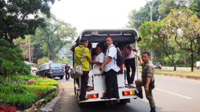 Angkot Bogor Mogok, Penumpang Dipaksa Turun oleh Sopir