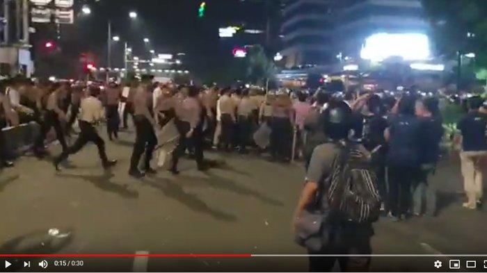 VIDEO Kericuhan Massa Aksi di Halaman Kantor Bawaslu RI, Ini Kronologinya