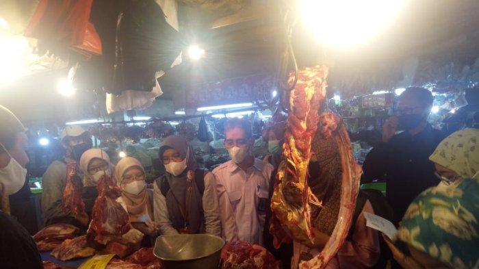 BREAKING NEWS - Sidak ke Pedagang, Tim Terpadu Kota Bogor Temukan Kepala Ayam Tidak Layak Jual