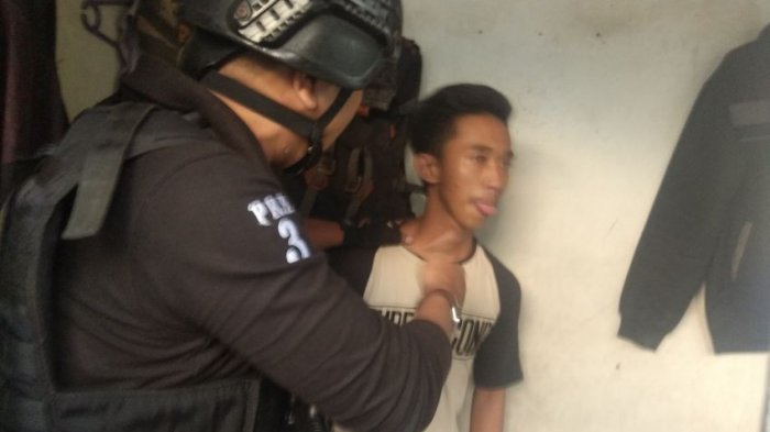 Mabuk dan Buat Onar di Kafe, Driver Taksi Online Nyaris Dikeroyok Warga