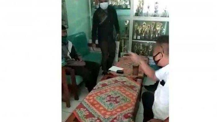 Posting Video Jalan Rusak, Guru Eko Dimarahi hingga Ditunjuk-tunjuk Perangkat Desa