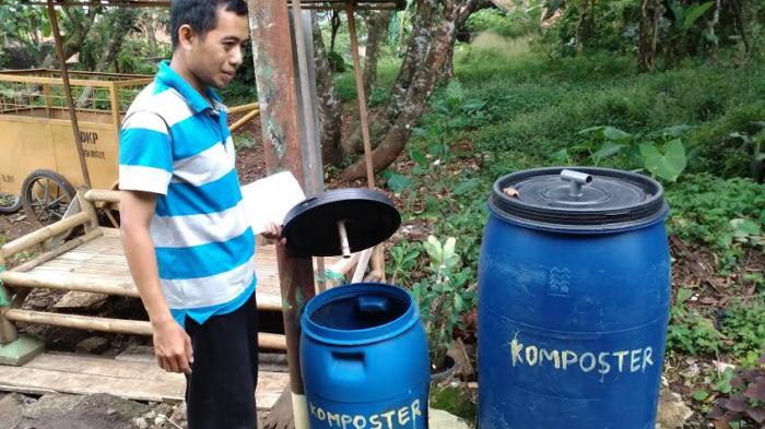 Biar Kampungnya Bersih, Aktivis Lingkungan Ini Bangun Perpustakaan Sampah