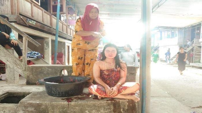 Cerita Gadis Cantik Mandi Darah Kerbau di Depan Rumah: Dagingnya Dimakan, Darahnya untuk Mandi