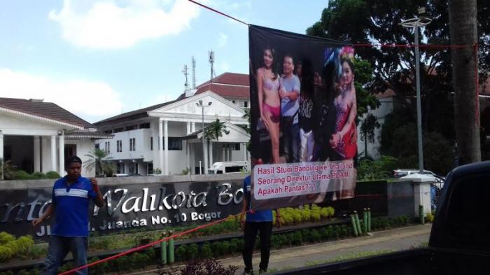 Bima Arya Geram Lihat Foto Dirut PDAM dengan 'Wanita' Berpakaian Seksi