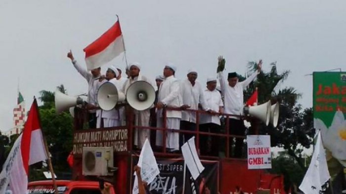 Habib Rizieq Pimpin Demo Dari Atas Mobil Komando, Ini Dua Tuntutan Demo FPI di Mabes Polri