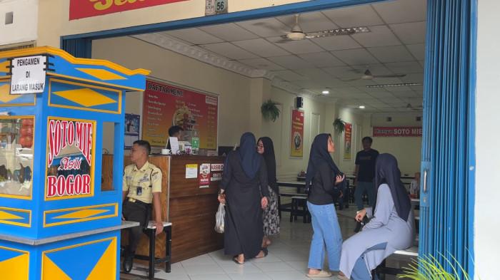 KULINER BOGOR - Soto Mie Pak Kadir berdiri sejak 1997. Tak hanya di Bogor, kini sudah memiliki 560 cabang tersebar di seluruh Indonesia.