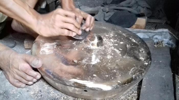 Perlu Lima Orang untuk Menempa Gong Bogor