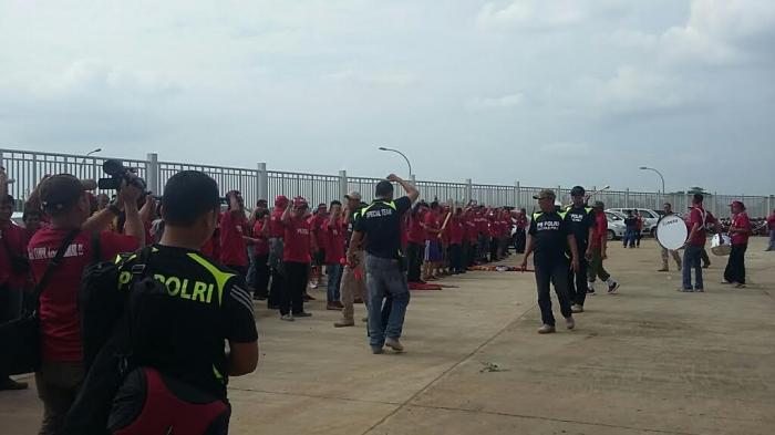 Ratusan Polisi Disiagakan Jelang Pertandingan PS Polri Kontra Pra PON Kalsel