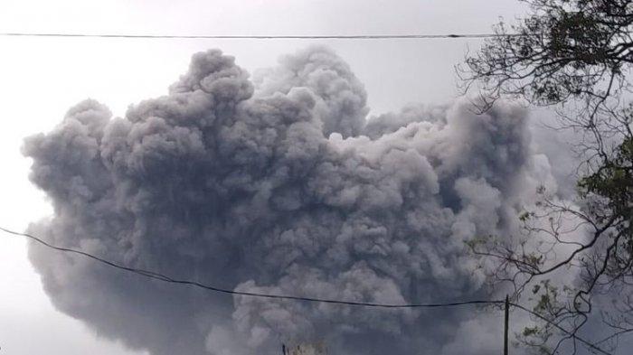 Gunung Semeru Meletus, Hujan Abu Turun di Sejumlah Daerah