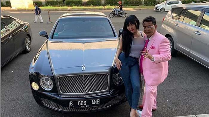 Akui Punya 25 Mantan Pacar Aktor Tampan, Lucinta Luna Kini Pamer Pacar Baru pada Hotman: Lupakan Aku