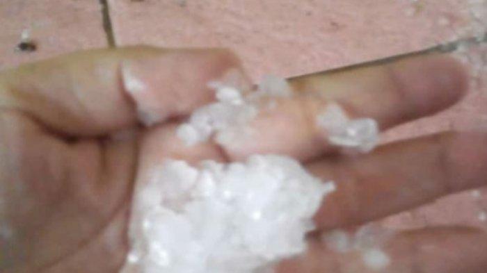 Hujan Es Di Kayumanis Bogor, Genting Warga Sampai Bolong