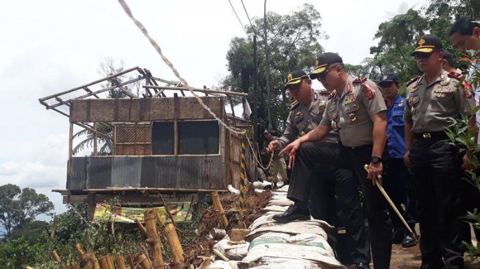 Tinjau Lokasi Longsor Kapolda Jabar Sebut Jalur Puncak Normal Satu Bulan Lagi