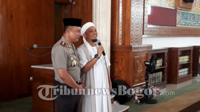 Lepas Kangen, Irjen Agung Bertemu Ustadz Arifin Ilham di Masjid Az-Zikra