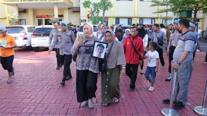 Mendampingi Saat Diperiksa, Keluarga Tukul Sesalkan Aksi Kejinya yang Tewaskan Arya Saputra