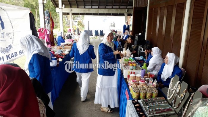Ulang Tahun Ke-43, IWAPI Kabupaten Bogor Pamer Karya Usaha dan Joget Bareng