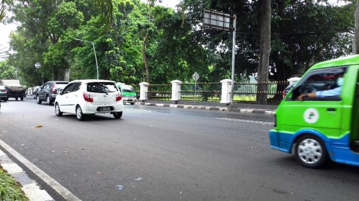 Lalu Lintas Jalan Ir H Djuanda Ramai Cenderung Padat di Kedua Arah Siang Ini