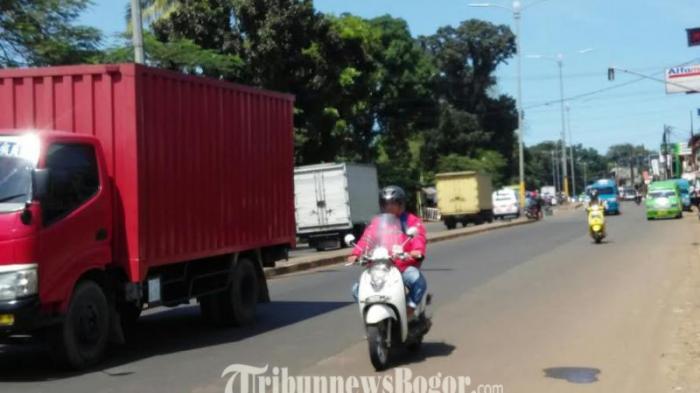 Arus Lalu Lintas di Jalan Jakarta-Bogor Lancar