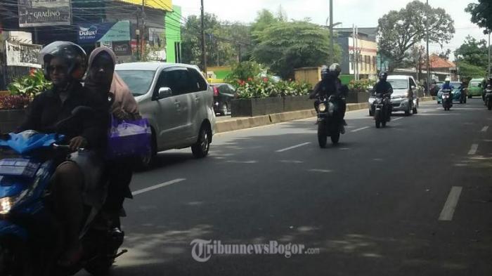 Jelang Siang Jalan Jakarta-Bogor Arah Cibinong Lancar
