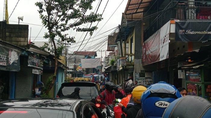 Imbas Penutupan Jembatan Cikereteg Bogor, Jalan Alternatif Ciawi-Caringin Macet Total
