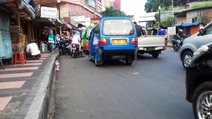 Petang Ini Arus Kendaraan di Simpang Empang Kota Bogor Hingga Bundaran BTM Padat