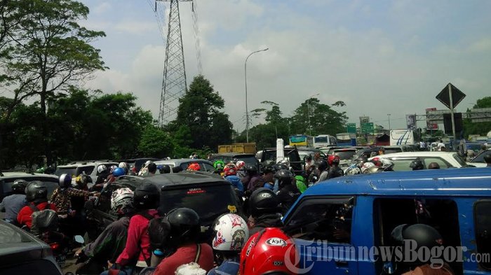 Bolehkah Menjamak atau Mengqashar Salat Karena Terjebak Macet dalam Perjalanan ?