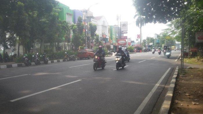 Arus Lalu Lintas di Jalan Jenderal Sudirman Jelang Siang Ini Terpantau Ramai Lancar