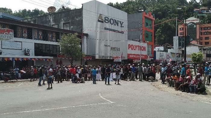 Massa Aksi di Jayapura Turun ke Jalan, Aktivitas Pertokoan Lumpuh