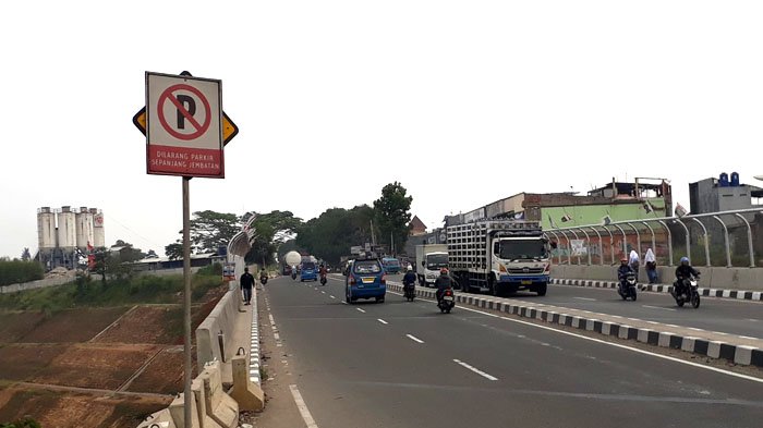 Dijadikan Tempat Bersantai Oleh Warga, Jembatan Cigomong Bogor Kini Dipasangi Rambu