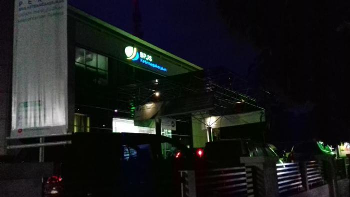 32 Tahun Jadi Juru Parkir, Suhanda Meninggal di Tempat Kerjanya Posisi Duduk