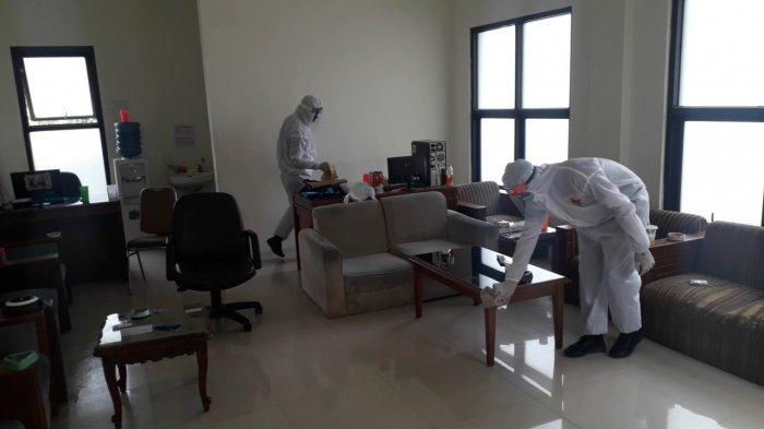 Pasca Pegawai Positif Covid-19, Kantor DPRD Kabupaten Bogor Disemprot Desinfektan Dua Kali Sehari