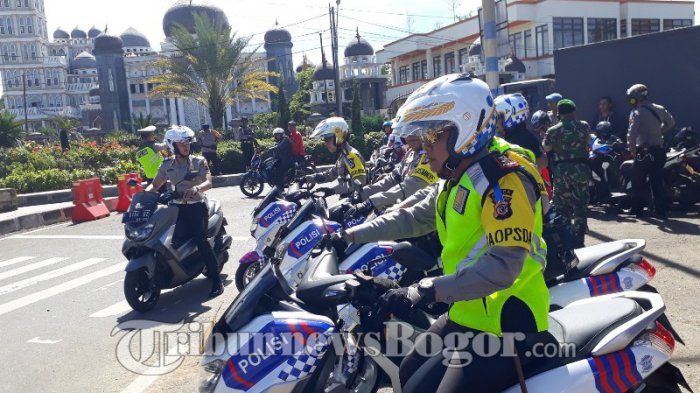 Kapolda Jabar Tembus Kemacetan Puncak Pakai Motor Matik