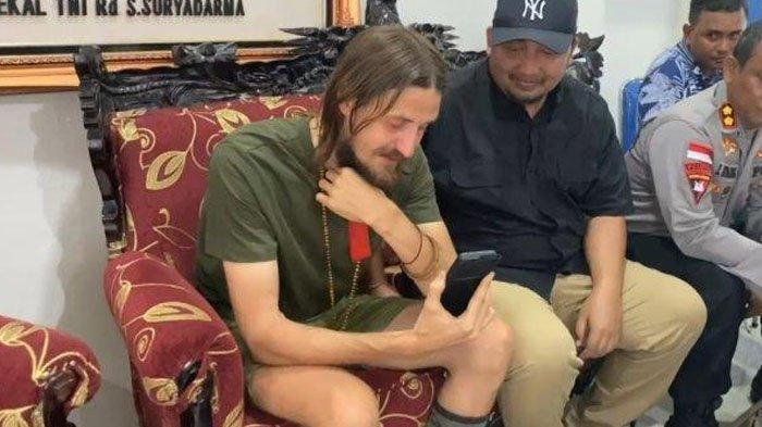 Kondisi Pilot Susi Air Usai Bebas Setelah Disandera KKB 1,5 Tahun, Kapten Philip Berurai Air Mata