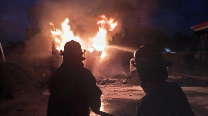 Waduh ! Truk Tangki BBM Terbakar di SPBU Cileungsi Bogor, Penyebab Masih Misterius