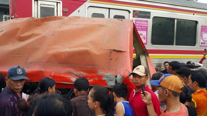 Arus Lalin Dialihkan, Polisi Tutup Pintu Perlintasan KA Muara Angke