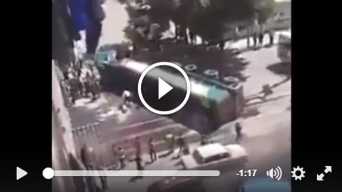 Dasar Kepo ! Truk Tangki Terbalik Malah Didekati, Lihat yang Dialami Orang-orang Ini