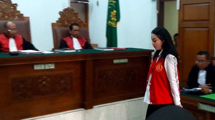 Tangisnya Pecah di Hadapan Hakim, Jennifer Dunn Ingin Kembali ke Anak dan Suami