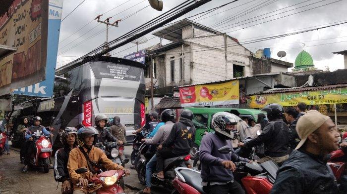 Imbas Penutupan Jembatan Cikereteg, Jalan Alternatif Ciawi Bogor Macet