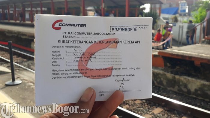 Penumpang Antre Sejak Subuh, Stasiun Bojonggede Sediakan Surat Kererlambatan Bagi Penumpang