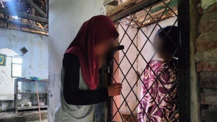Kisah Wanita ODGJ Dikerangkeng 12 Tahun Oleh Keluarganya, Hidup di Rumah Kosong Dengan Satu Lampu