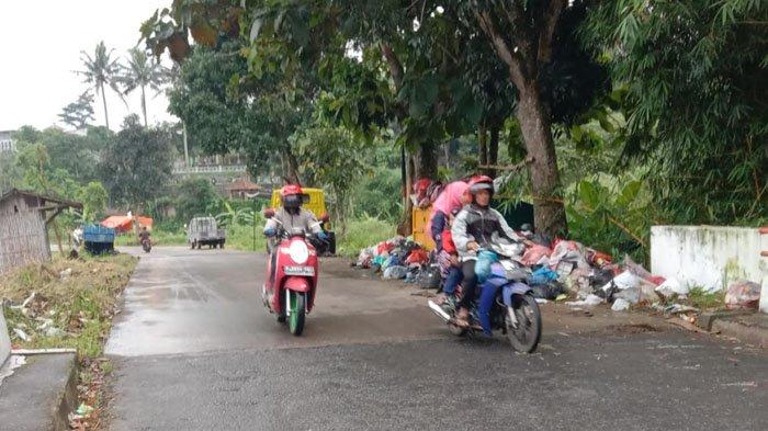 Sampah Menumpuk, Warga Caringin Bogor Keluhkan Bau Tak Sedap