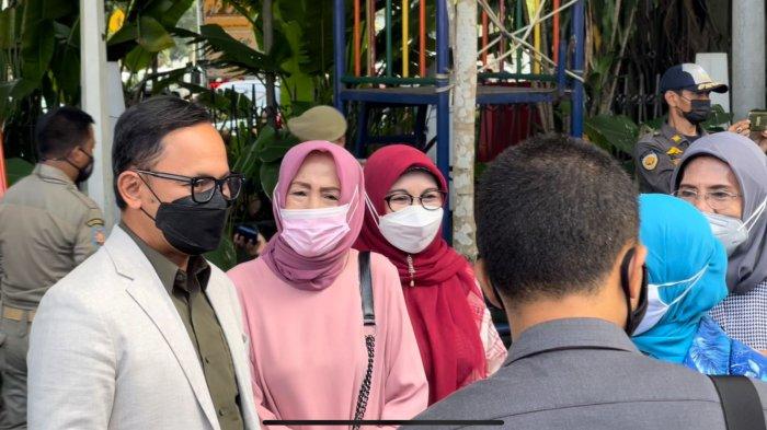 Antusias dan Senang, Lansia Jajal Biskita Trans Pakuan