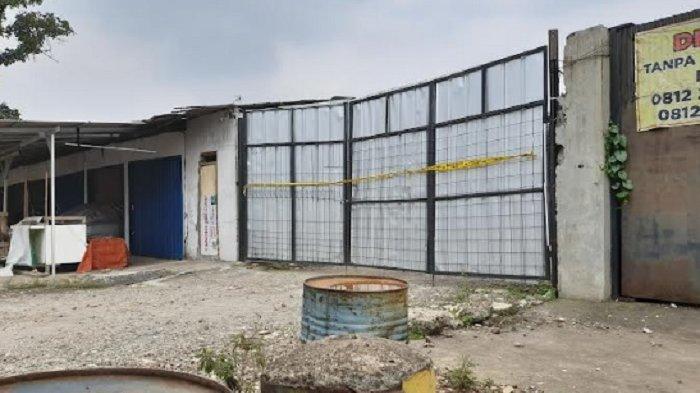 BREAKING NEWS - Polisi Segel Gudang Diduga Tempat Penimbunan Solar Bersubsidi di Bogor