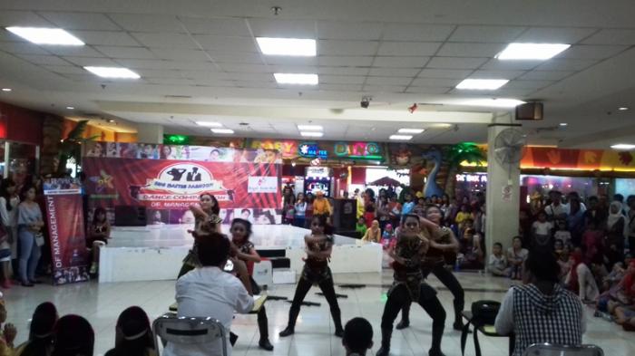 Puluhan Dancer Saling Adu Bakat Dalam Perlombaan di BTM, Aksinya Menawan