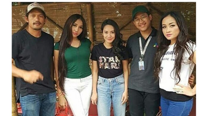 Beredar Foto Lucinta Luna Bareng Ibnu Jamil, Netter Malah Salah Fokus ke Bagian Kakinya, Lho ?