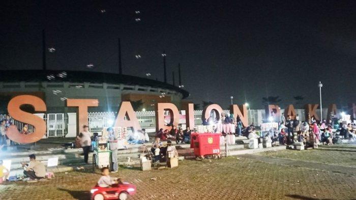 Malam Mingguan di Lingkar Stadion Pakansari Bogor, Bisa Sekalian Cuci Mata