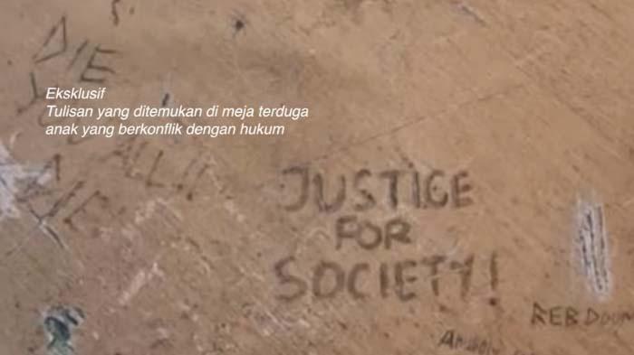 LEDAKAN DI SMAN 72: Terbongkar lima bukti terduga pelaku merencanakan ledakan di SMAN 72 Jakarta dengan matang. Termasuk tulisan di meja belajar pelaku yang penuh misteri.