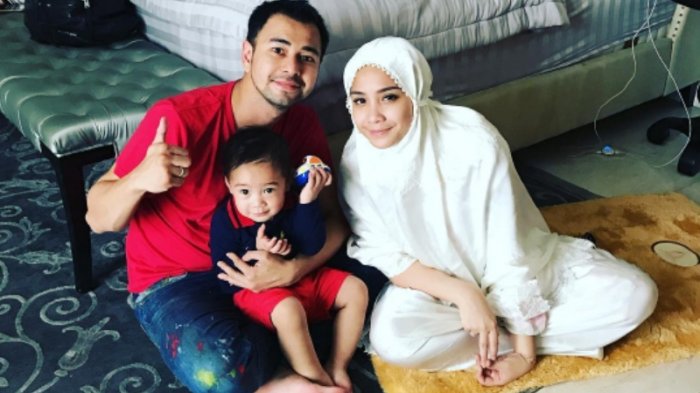 Postingan Foto Nagita Slavina Pakai Mukena Dikritik karena Ini, Netizen Bilang Seperti Habis Perang